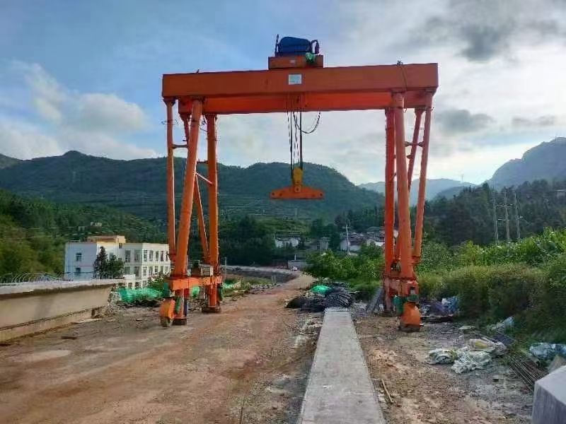路橋門(mén)機(jī)、提梁機(jī)、無(wú)軌自行走龍門(mén)吊租賃公司、報(bào)價(jià)