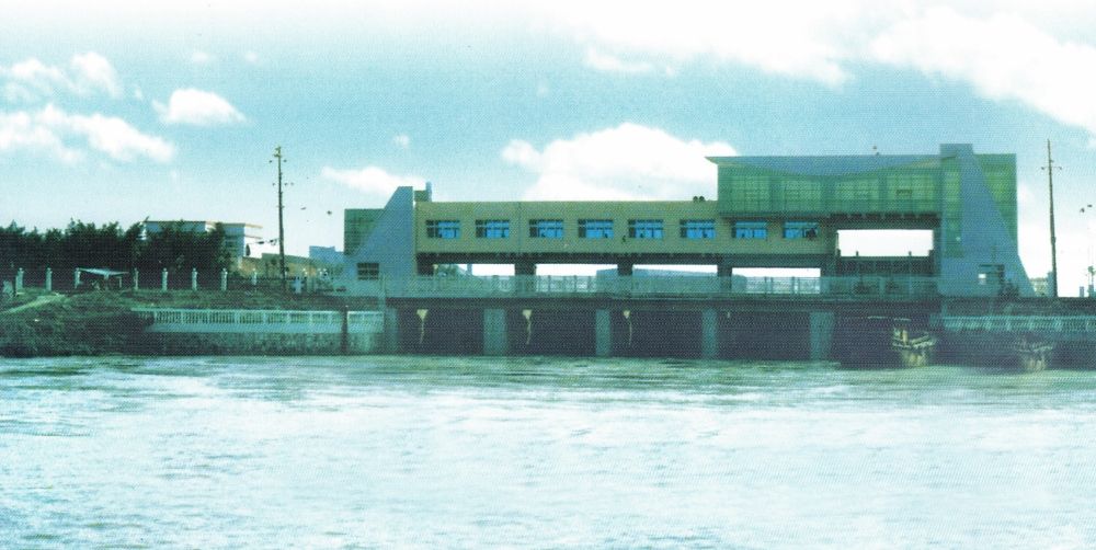 弧形鋼制閘門應(yīng)用場景圖.jpg