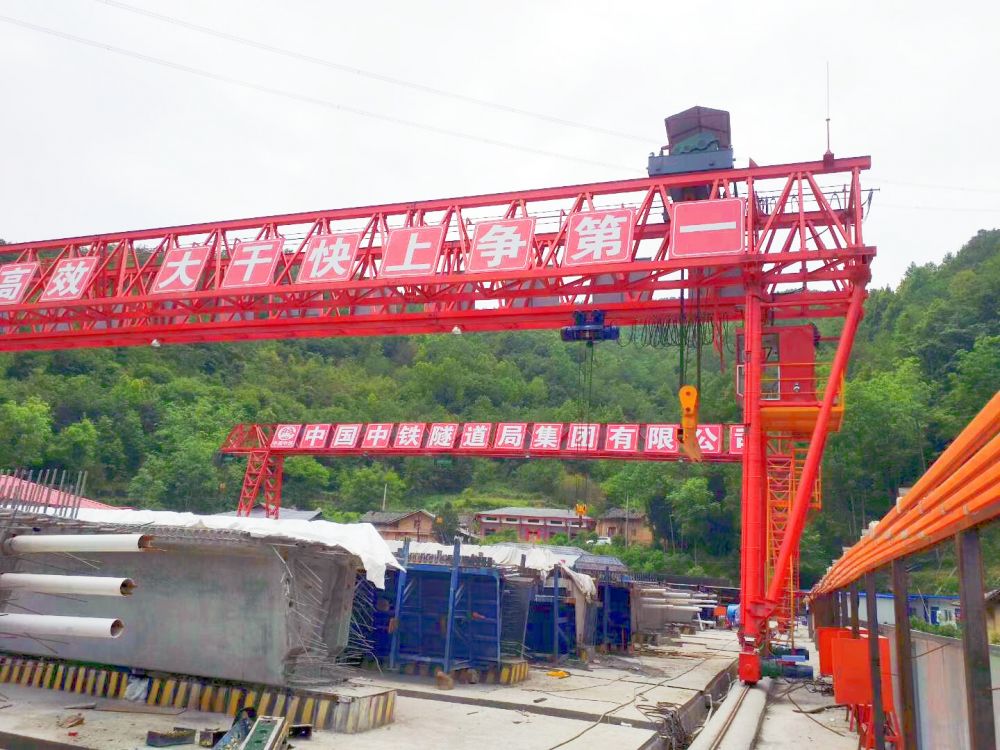 廣西來賓提梁機、路橋門機、龍門吊廠家銷售安裝維修