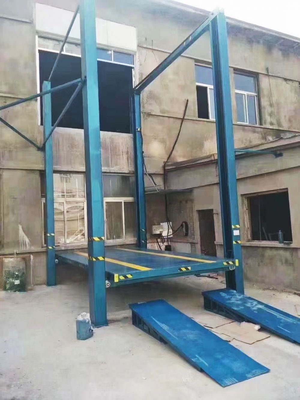 山東升降機(jī)廠家品牌、鏈條導(dǎo)軌式液壓升降機(jī)設(shè)計(jì)制造、安裝調(diào)試維修