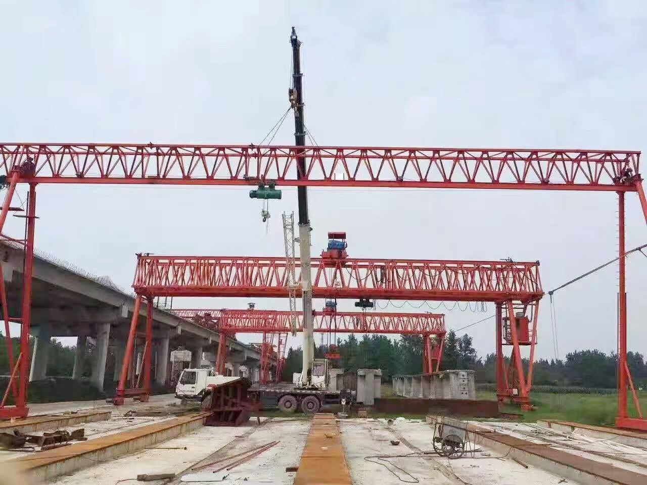 瀘州龍門吊、提梁機(jī)、工程門式起重機(jī)廠家銷售服務(wù)
