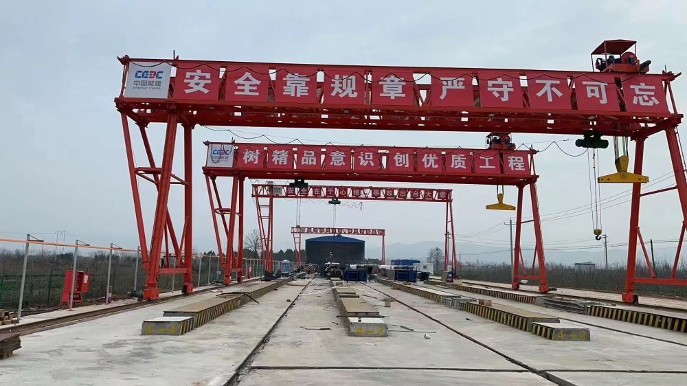 路橋門(mén)機(jī)、提梁門(mén)式起重機(jī)、提梁機(jī)、梁場(chǎng)龍門(mén)吊廠家報(bào)價(jià)