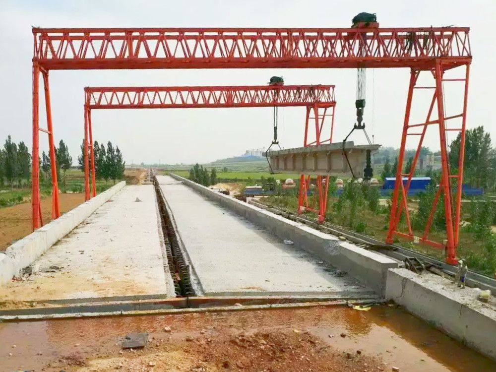 提梁機(jī)龍門(mén)吊.jpg