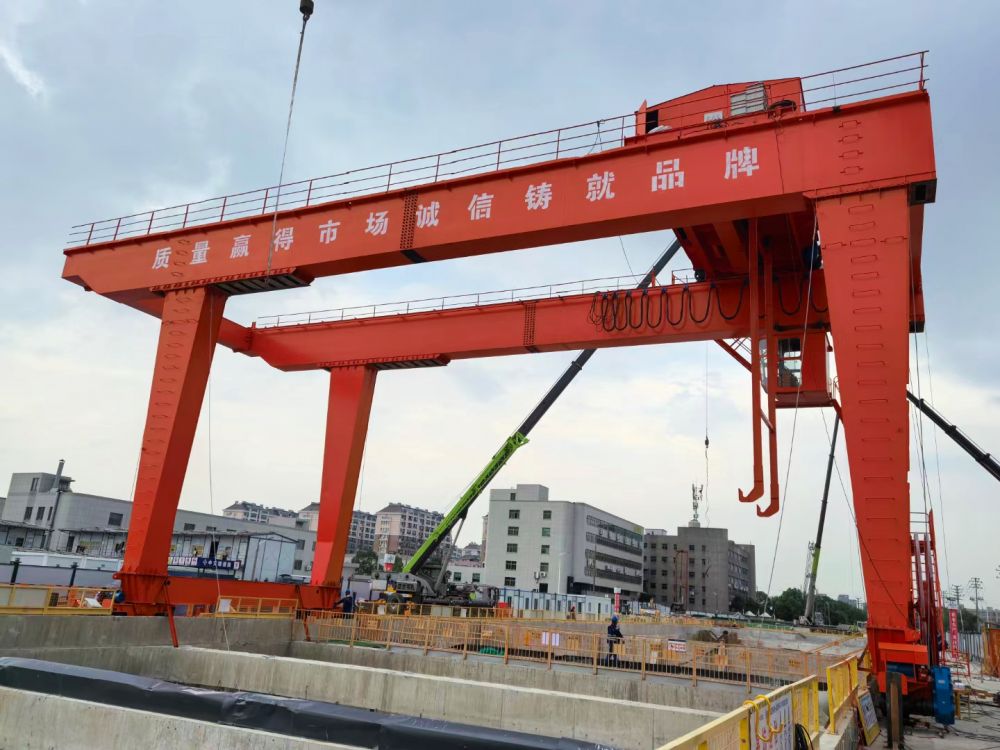 重慶龍門吊、地鐵站出渣龍門吊、門式起重機