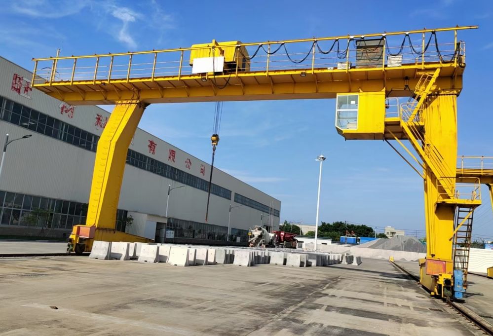 MDG型電動(dòng)單梁門(mén)式起重機(jī)、L型小車(chē)偏掛吊鉤龍門(mén)吊