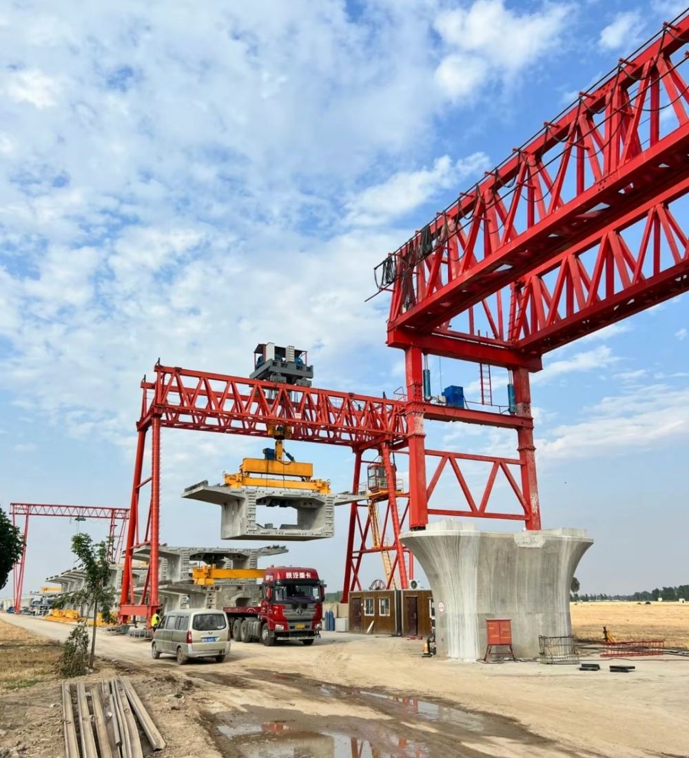 南通出租龍門(mén)吊廠家、架橋機(jī)、提梁機(jī)、門(mén)式起重機(jī)租賃服務(wù)