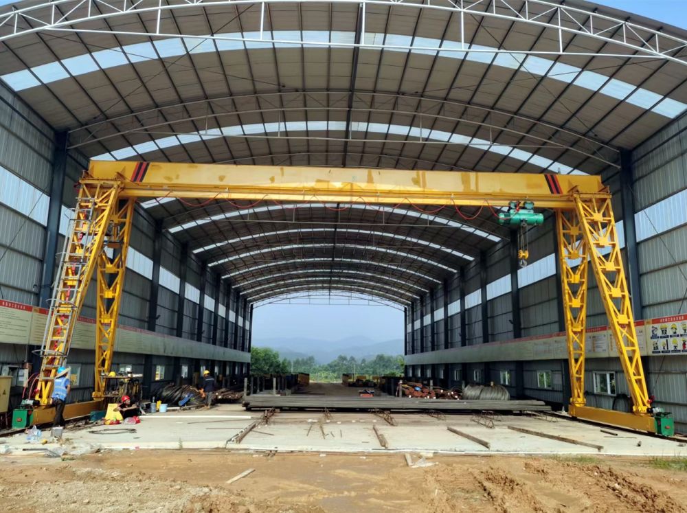 安陽龍門吊廠家、電動單梁門式起重機型號、參數(shù)及安裝維修價格