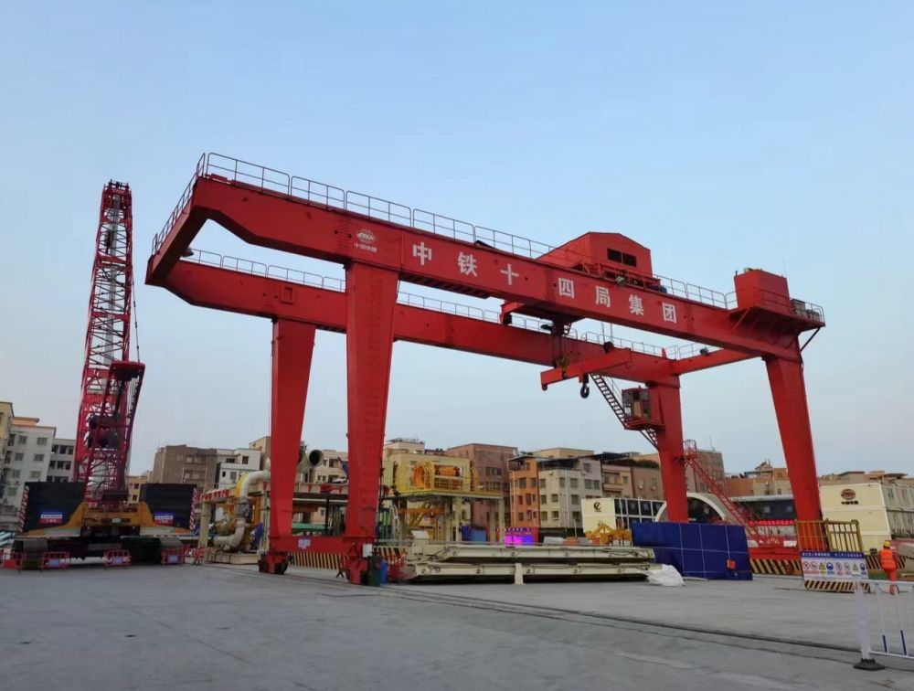 MH型雙主梁門(mén)式起重機(jī)。U型地鐵出渣機(jī)、翻渣機(jī)制造安裝、租賃服務(wù)