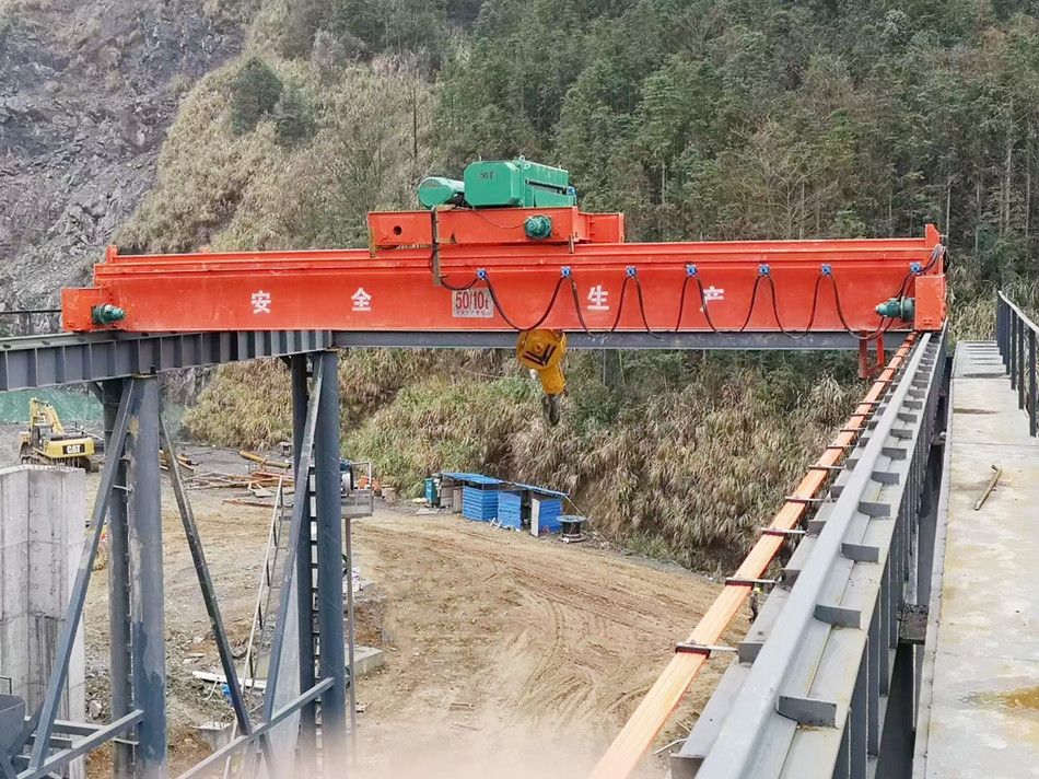 海南起重機、?？跇蚴狡鹬貦C、LH型電動葫蘆雙梁起重機