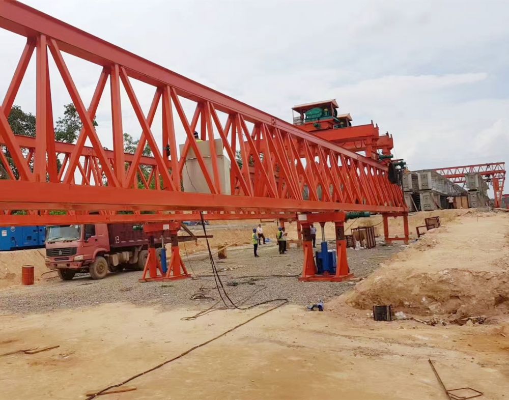 開(kāi)封蘭考架橋機(jī)、公路鐵路自平衡架橋機(jī)廠家銷售安裝維修