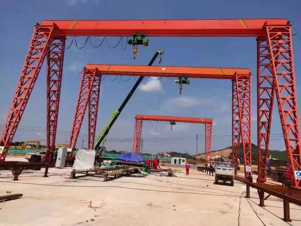 山東龍門(mén)吊廠家報(bào)價(jià)、MH型電動(dòng)單梁門(mén)式起重機(jī)