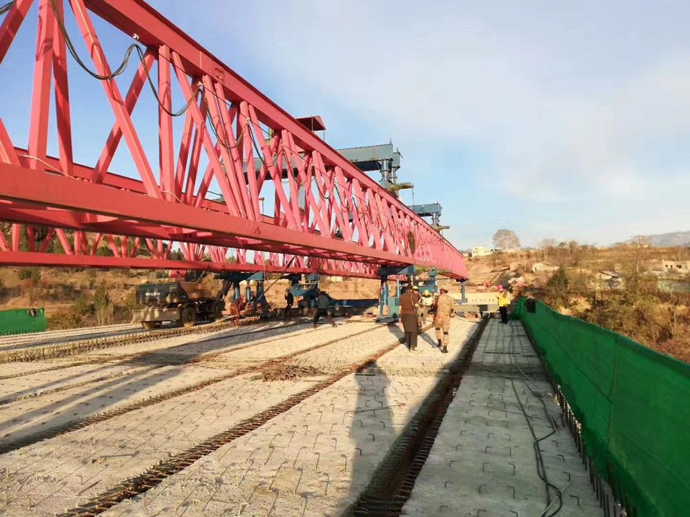公路鐵路架橋機(jī)、架橋機(jī)出口