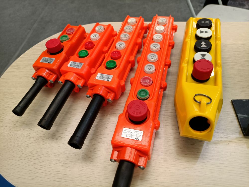 起重機(jī)按鈕、起重手柄、手電門廠家品牌、批發(fā)零售
