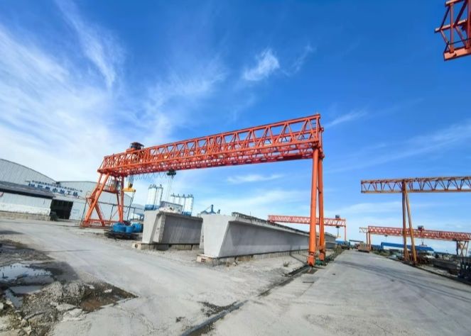 信陽龍門吊、制梁場門式起重機制造、出租租賃、安裝維修