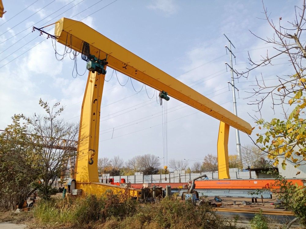 L型電動(dòng)葫蘆門(mén)式起重機(jī)