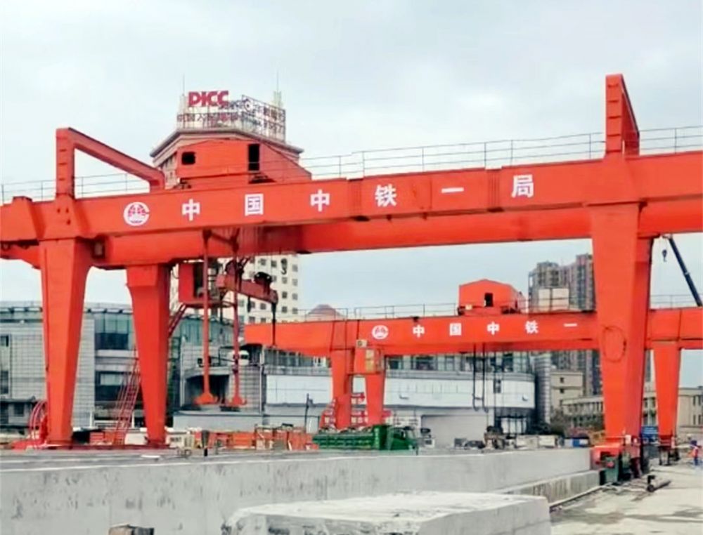 地鐵出渣機(jī)、地鐵站門(mén)式起重機(jī)、地鐵龍門(mén)吊廠家制造、安裝移裝維修