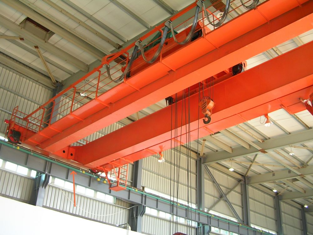 管式多極滑觸線應(yīng)用電動(dòng)雙梁橋式起重機(jī).JPG
