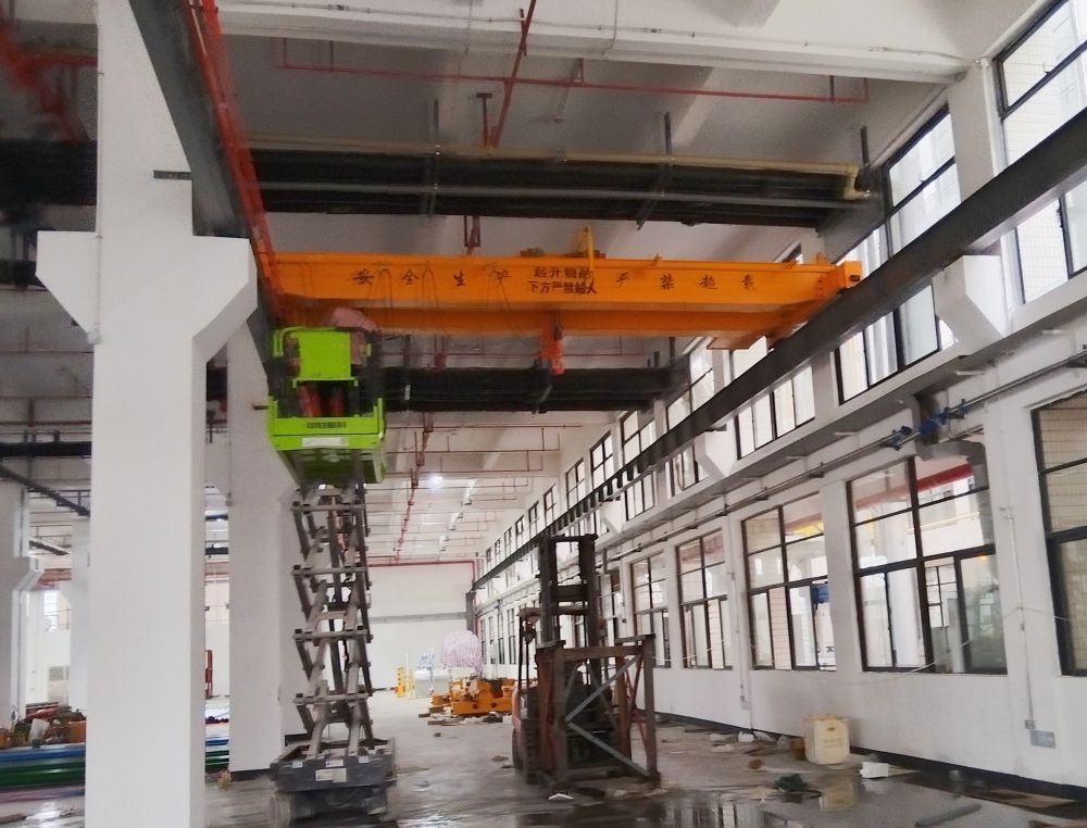 信陽(yáng)市起重機(jī)廠家、LH型電動(dòng)葫蘆雙梁起重機(jī)、天車、行車