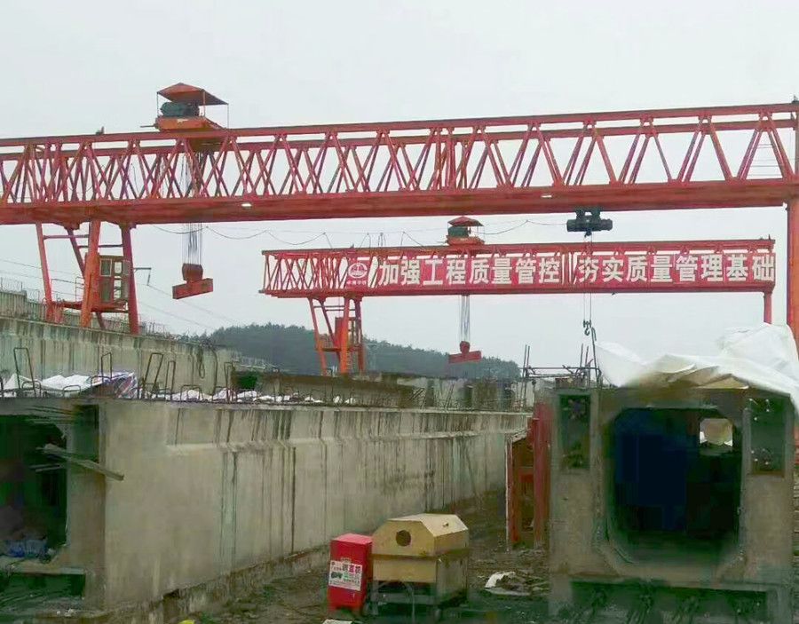 呼和浩特市提梁機(jī)、梁場(chǎng)龍門吊、桁架單雙梁門式起重機(jī)