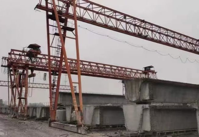 河南提梁機廠家、路橋門式起重機、路橋門機、工程龍門吊生產(chǎn)租賃