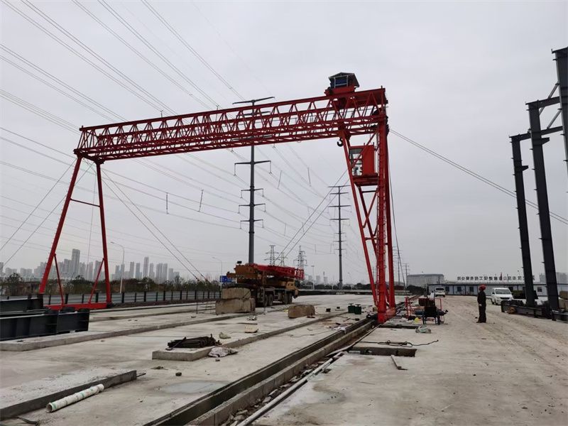 河南提梁機生產(chǎn)廠家、博利重型生產(chǎn)40噸提梁機