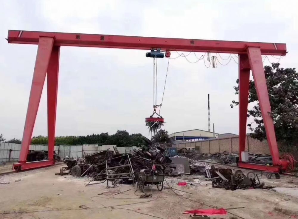 上海龍門吊廠家、電磁吸盤電動(dòng)單梁門式起重機(jī)
