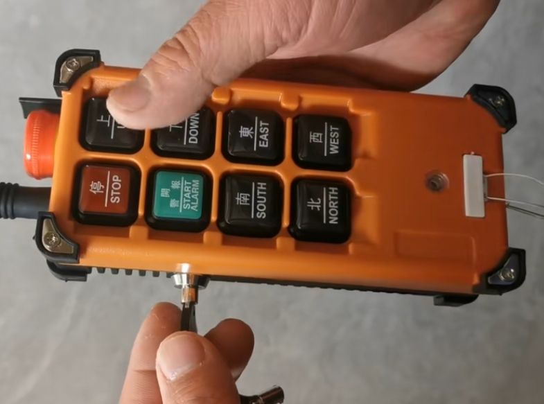 帶安全鑰匙的遙控器、工業(yè)遙控器型號規(guī)格、價格