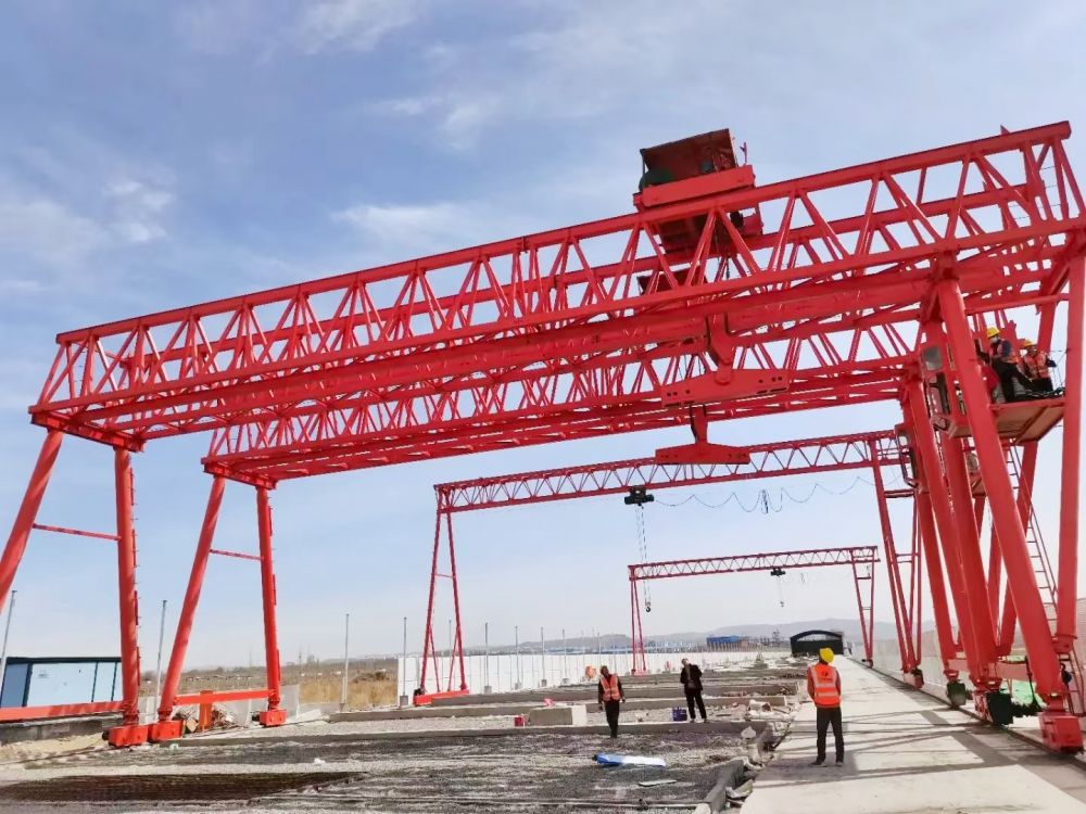 路橋門機(jī)、提梁機(jī)、梁場(chǎng)龍門吊、雙梁門式起重機(jī)設(shè)計(jì)制造、安裝維修