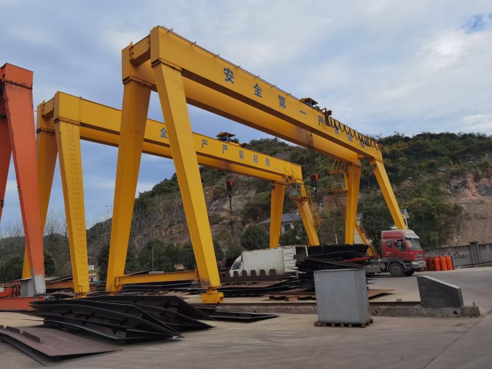 龍門吊、國標(biāo)非標(biāo)歐式單雙梁門式起重機(jī)、雙梁龍門吊型號規(guī)格、價格