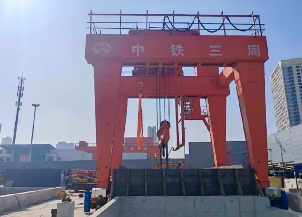 天津地鐵出渣機(jī)、地鐵出渣門(mén)式起重機(jī)、出渣龍門(mén)吊租賃