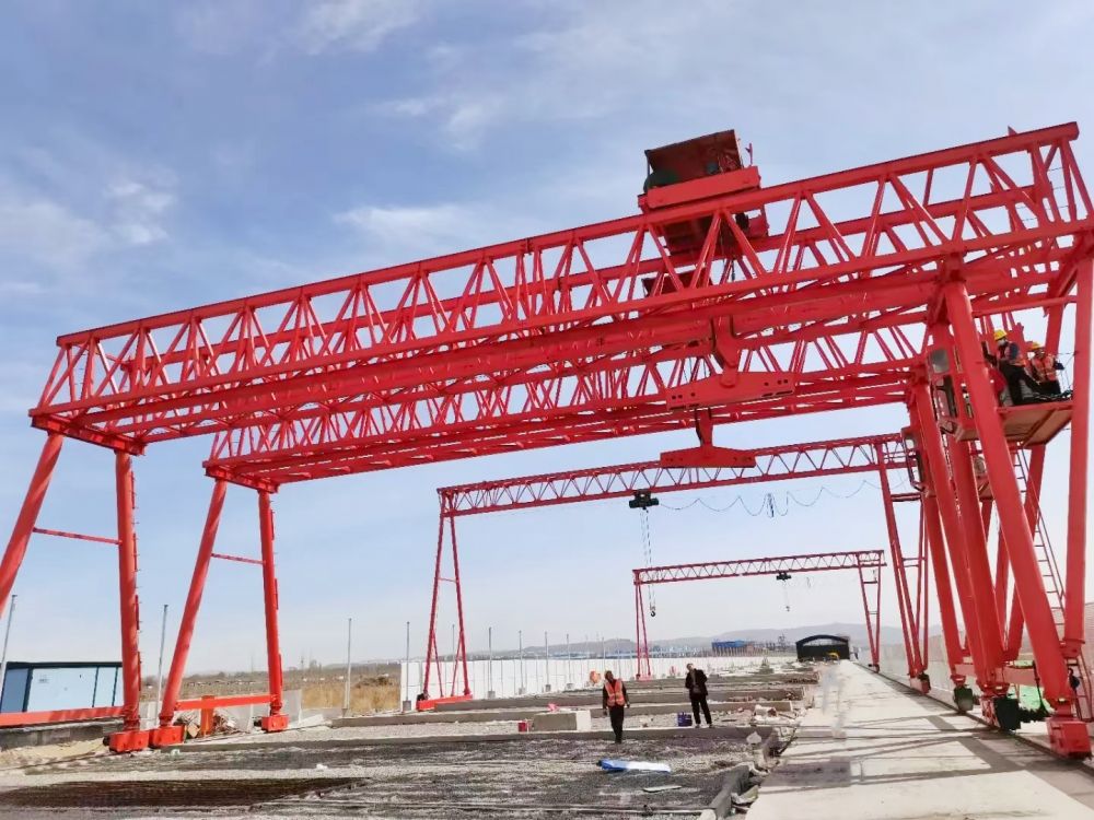 提梁機(jī)廠家、型號(hào)、參數(shù)、工程門式起重機(jī)、梁場(chǎng)龍門吊制造安裝維修