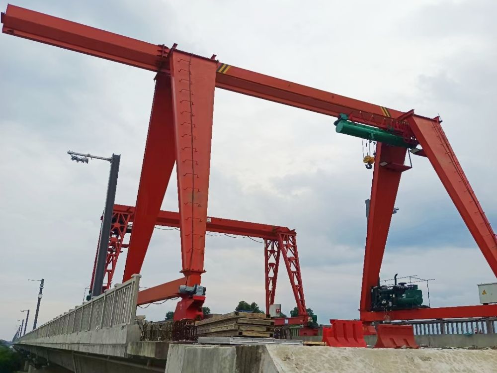路橋門(mén)機(jī)、工程龍門(mén)吊、MH型電動(dòng)單梁門(mén)式起重機(jī)
