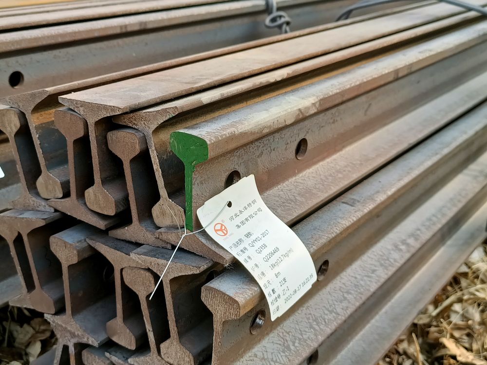 起重機路軌、行車軌道、鋼軌批發(fā)，鋼軌安裝調(diào)整校正