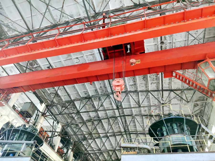 河南起重機(jī)械生產(chǎn)廠家太原銷售、QD型吊鉤橋式起重機(jī)