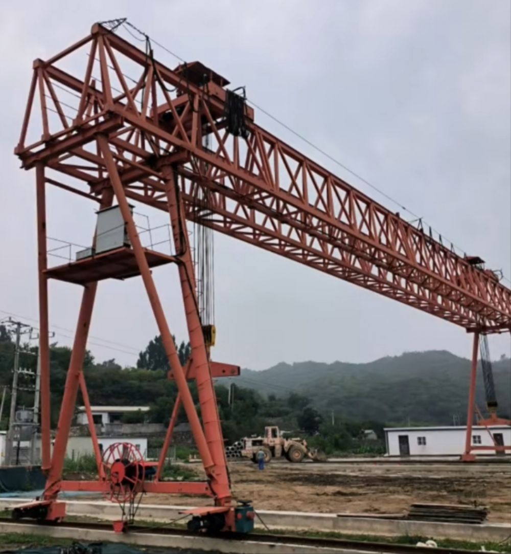 陜西西安提梁機(jī)、提梁門(mén)式起重機(jī)、工程龍門(mén)吊租賃服務(wù)