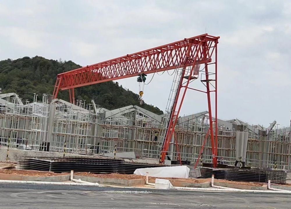 江蘇泰州龍門(mén)吊、MH型電動(dòng)單梁門(mén)式起重機(jī)