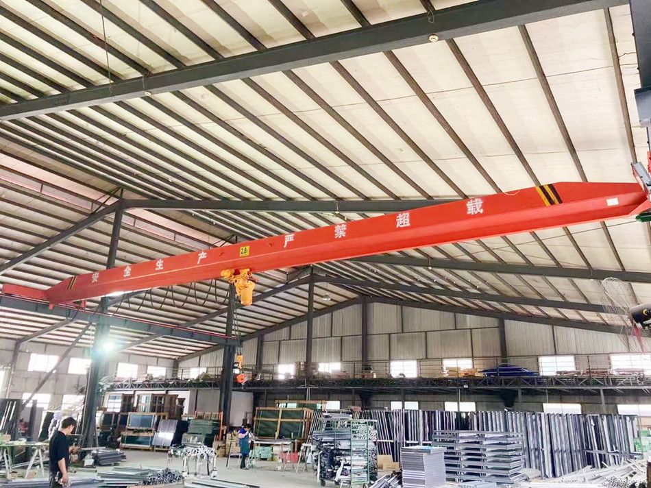 南陽起重機械設(shè)備，LDA型電動單梁起重機生產(chǎn)廠家、安裝維修