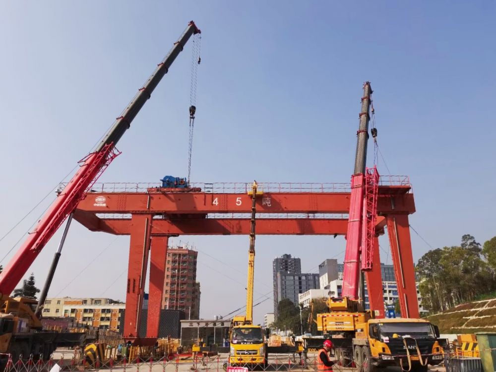河南新鄉(xiāng)提梁機、梁場門式起重機、龍門吊租賃廠家、價格